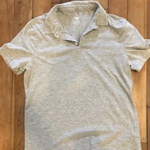 H&M slim fit large collared short sleeve t-shirt